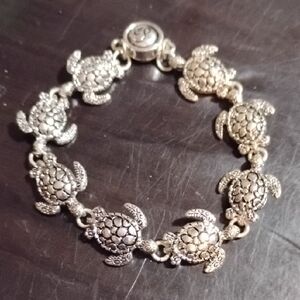 Silver Tone Turtle Charm Link Bracelet Magnetic Clasp 7"L Jewelry